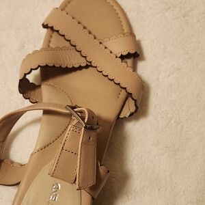 Scalloped summer sandal